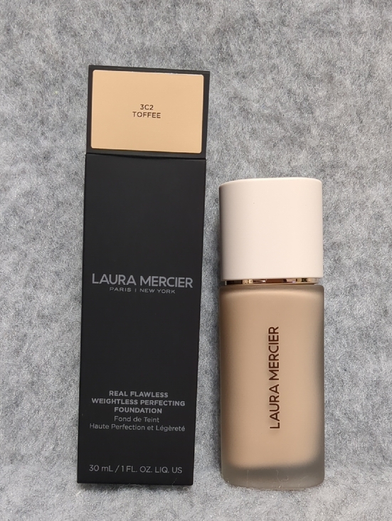 laura mercier Other - Laura Mercier Real Flawless Weightless Perfecting Foundation NIB 3C2 TOFFEE 1OZ